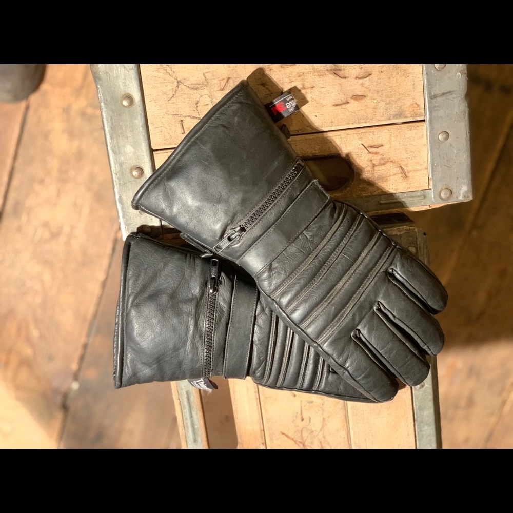 Medium leather gloves with weatherproof cover. Good leather.